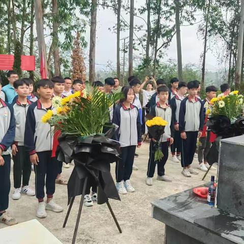 本号镇开展青少年祭扫革命烈士墓活动