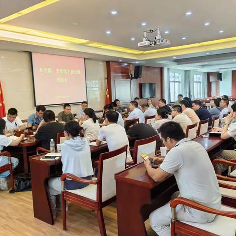 光坡镇领导干部一行在本号镇开展工作经验交流会