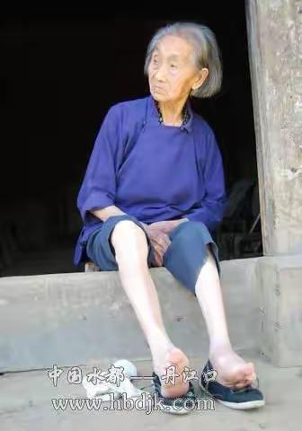 非凡的外婆和她的三个孩子