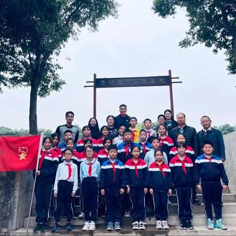指导种植 快乐实践 收获快乐——市农科中心到旗北小学进行新品种的展示和科普活动