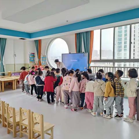 沾化区第二实验幼儿园中一班音乐活动——《小老鼠和泡泡糖》