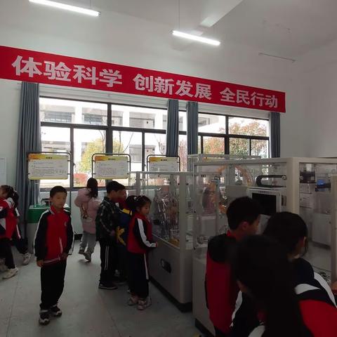 “流动科技馆”进校园  零距离感受科技魅力