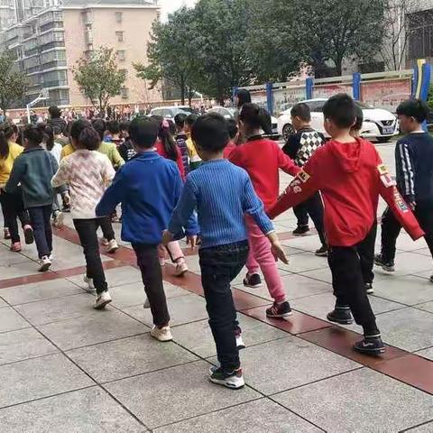 锤炼不一样的我们―187军姿队列训练课