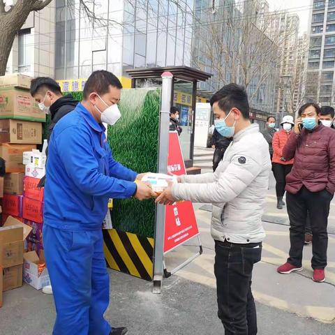 市总工会救助慰问因疫情暂留西安货车司机