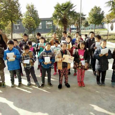 袁湾小学――扶贫先扶志，学唱两首歌