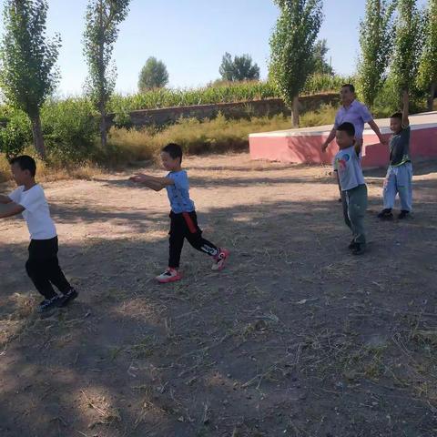 校园新景，异彩纷呈              ——五间房镇兴隆洼                    小学社团活动纪实
