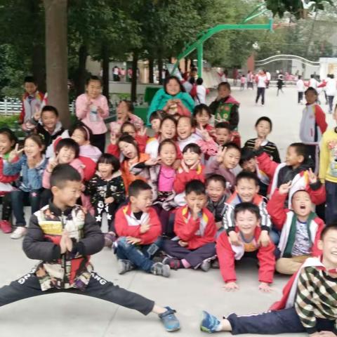 二三班63朵希望之花愿我们的宝贝在新的一年里健康成长。开心快乐幸运永相随