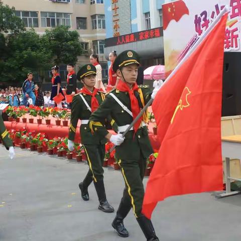 “好少年童心向党 新时代领巾飞扬”争做新时代好队员——乌市十二小学庆六一校园艺术节暨一年级入队仪式