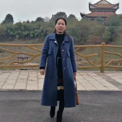 畅游神农殿旁新修建的景点——凤凰山风景区。