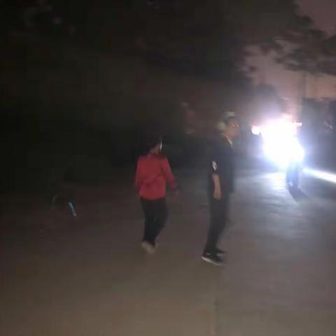 行者街办网格员夜间巡查工作纪实