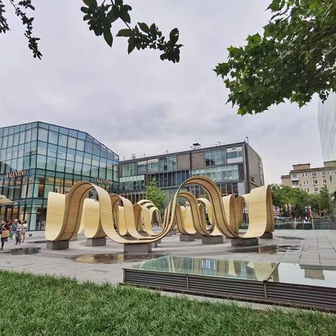 悠闲漫步在北京三里屯太古里，国子监街和五道营胡同