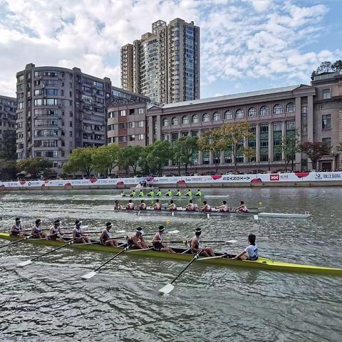 苏州河畔“艇力重燃” ，——2022上海赛艇公开赛开赛