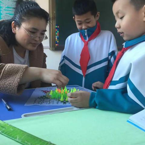 校园多么像哺育我们成长的宁静的港湾,然而二年一就是我们乘搭的一艘艘船,在浩瀚的大海中,带领我们乘风破浪