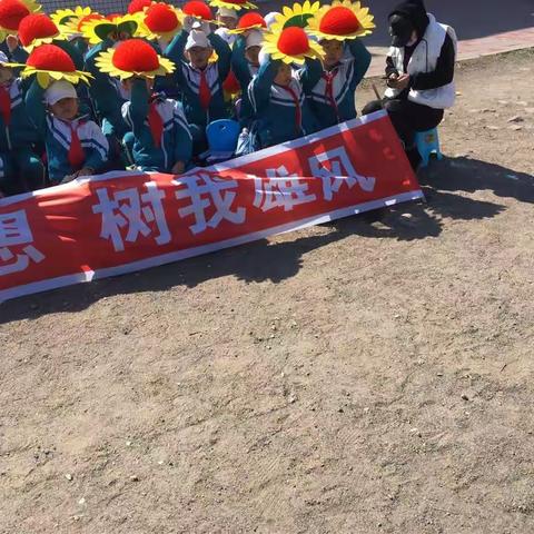 运动会圆满落幕，孩子们表现出色，而且获得了精神文明奖和最佳表演奖，双重奖项！与我们的努力是分不开的！