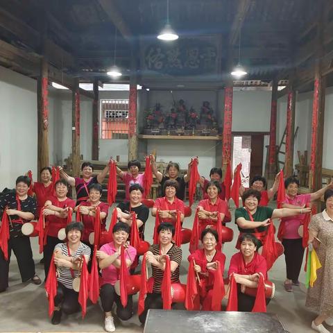 最美夕阳红——腰鼓队