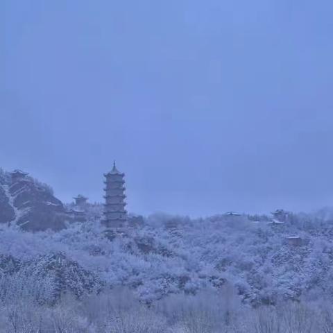 春雪落古城