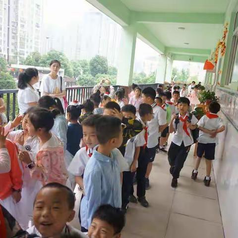 奔跑在成长的路上，“禹"你相伴才是最美好的时光――1705班二年级下册属于我们的美好，做勇敢的自己∨587☀️☀️