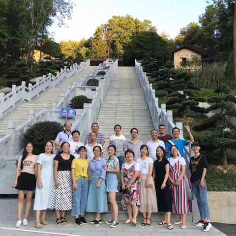 潘市镇中心小学参观陶铸故居迎中秋活动