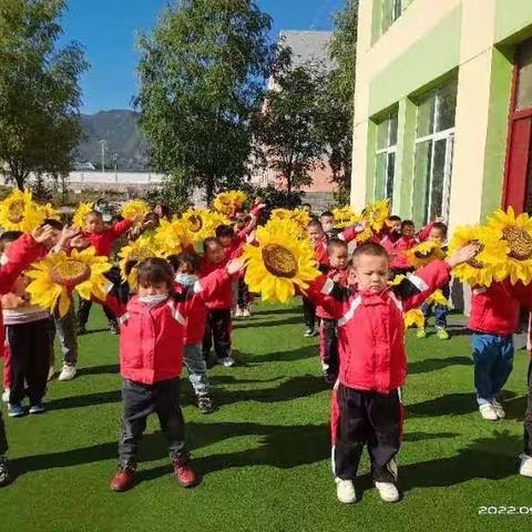 “快乐成长，我来陪伴”泾河源镇中心幼儿园中（2）班九月份系列活动