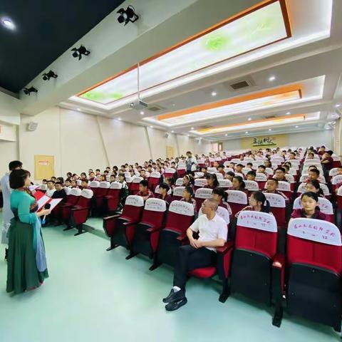 遇见诗词 沐浴诗意——眉山东辰国际学校五年级诗词大会决赛