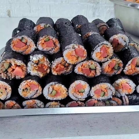 尊敬的家长朋友：您好！2022年——2023年优学托管美食节举行啦🤗🤗快让您的孩子加入我们这个大家庭吧！