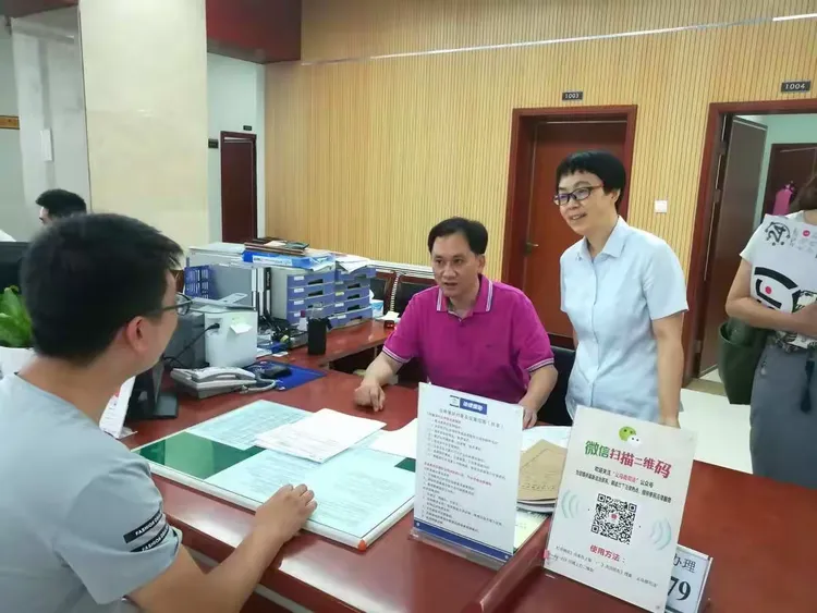 义乌市司法局副局长龚朝晖调研市法律援助中心