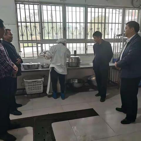 书记情系教育 心系学生     ——花坪街道党政领导到花坪东山完小指导工作