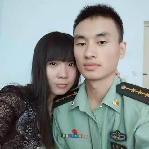 亲爱的宝贝，一周年快乐！所有的汗水都会播种，所有努力都会有回报，相信自己，你的选择会是最正确的。❤