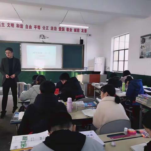 用激情教学，用真心育人——秋韵外国语学校第十六周数学组教研