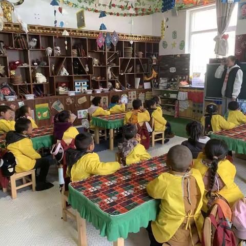 囊谦县三幼学前教育集团毛庄中心幼儿园]中班五一劳动节