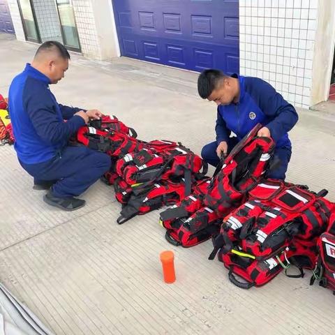 定边县长城北街消防救援站开展水域救援装备器材大检查