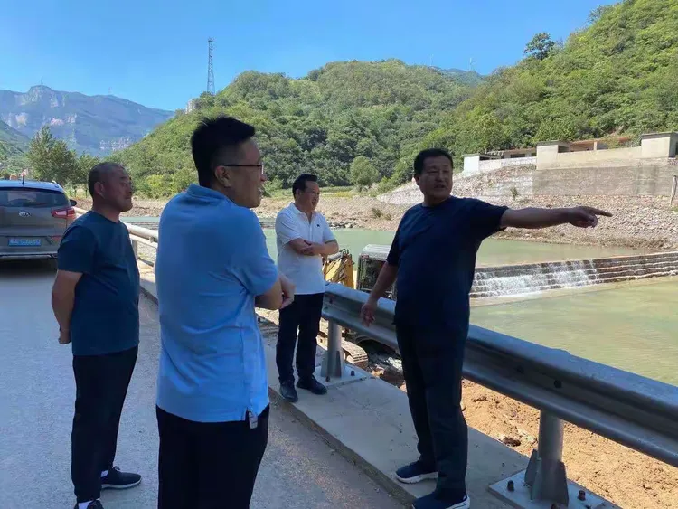 3,为确保旅发大会项目建设,副县长蔡占军调度房车营地,游客中心对过