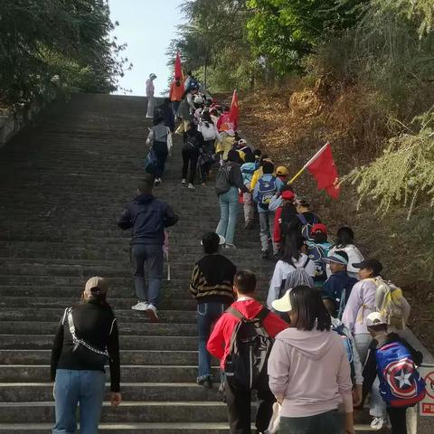 春风已解千层雪，后辈难忘先烈恩——通海县特殊教育学校清明节扫墓活动
