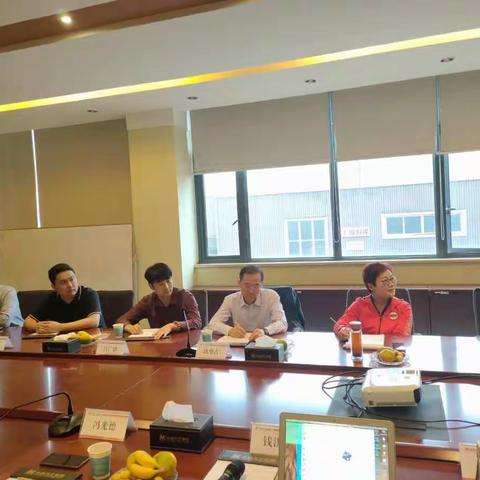 【猪业事业部】中国农业科学院哈尔滨兽医研究所仇华吉研究员等一行莅临铁骑力士参观交流。