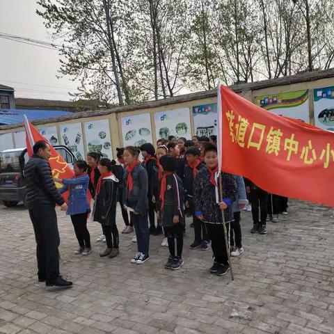 追忆革命故事，缅怀英雄先烈——韩道口镇中心小学清明节祭扫彭雪枫纪念馆活动剪影