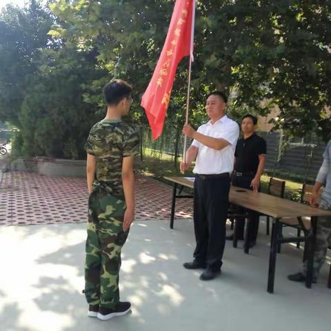 骄阳似火炼钢骨，挥汗如雨铸军魂！ ――芦岗乡中心学校军训纪实