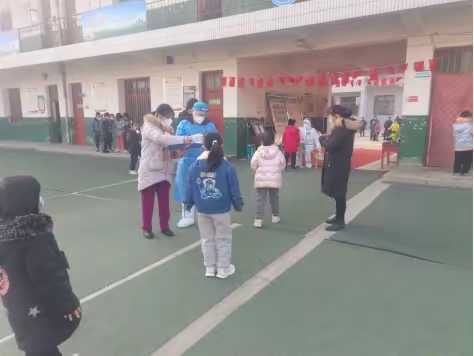 不经风雨  怎见彩虹