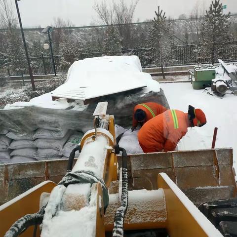 除雪保畅  “公路人”守护平安