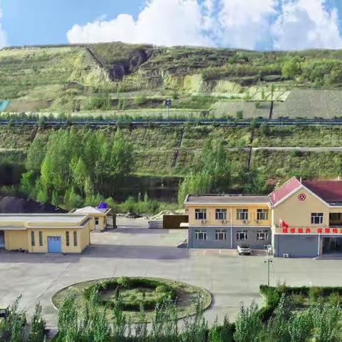 融化冰雪的养护公路人