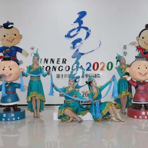 突泉县乌兰牧骑“致敬英雄 建设家园——内蒙古自治区成立纪念日主题活动”