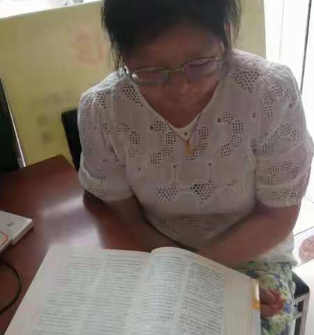 好父母都会允许孩子慢慢来——树一班“落地式”家长学校6月份线下阅读