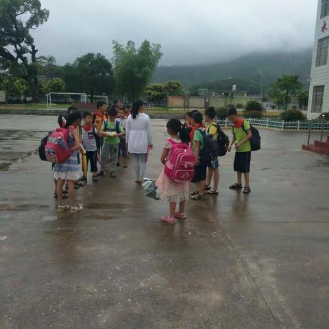 中心小学路队