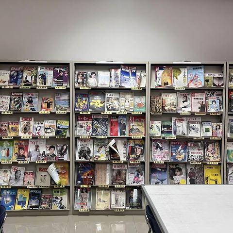 市一中学生阅览室（行政楼310）欢迎高一新生及全校师生的到来
