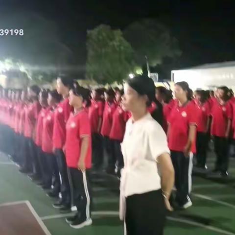 春雨学校：父母爱孩子，应该培养孩子独立的人格，懂得感恩与回报的性格。