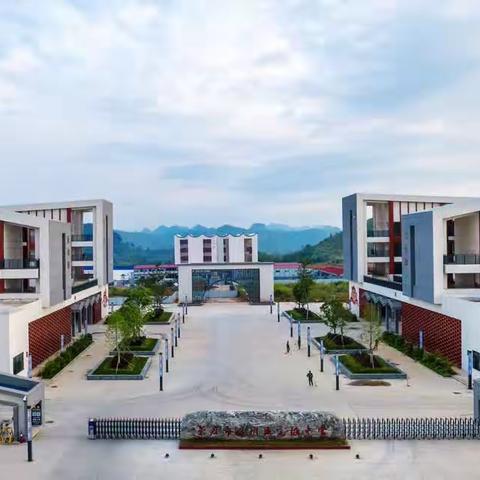 春风化雨润无声 家校共育促成长——崇左市江州区高级中学2023年春季学期家长会暨防溺水安全会议