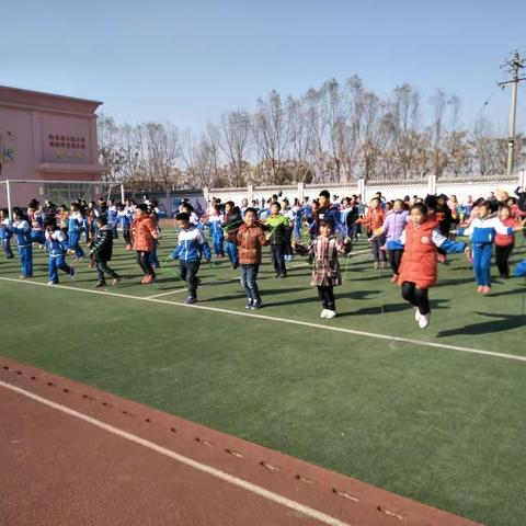 跳出活力，跳出健康----灰堆坡小学三年级