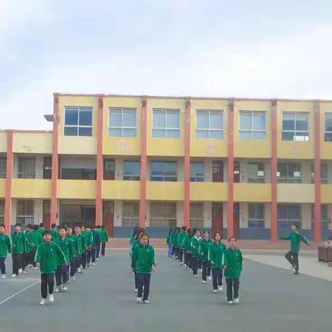“青春自当飞扬，精彩次第绽放”——邙岭一中队列队形广播体操比赛记实