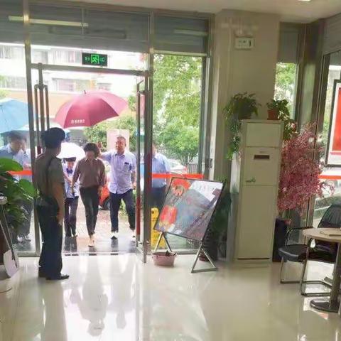 蚌埠分行张缨行长一行视察政务中心支行