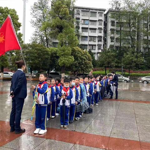 强国复兴有我，清明祭奠英烈-凤山小学2104班