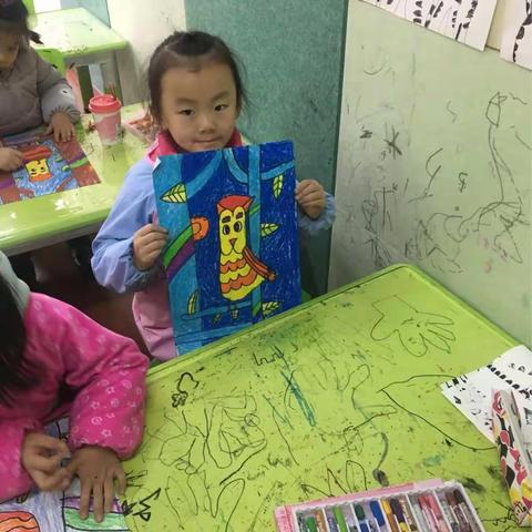 幼儿绘画“猫头鹰”课间精彩瞬间